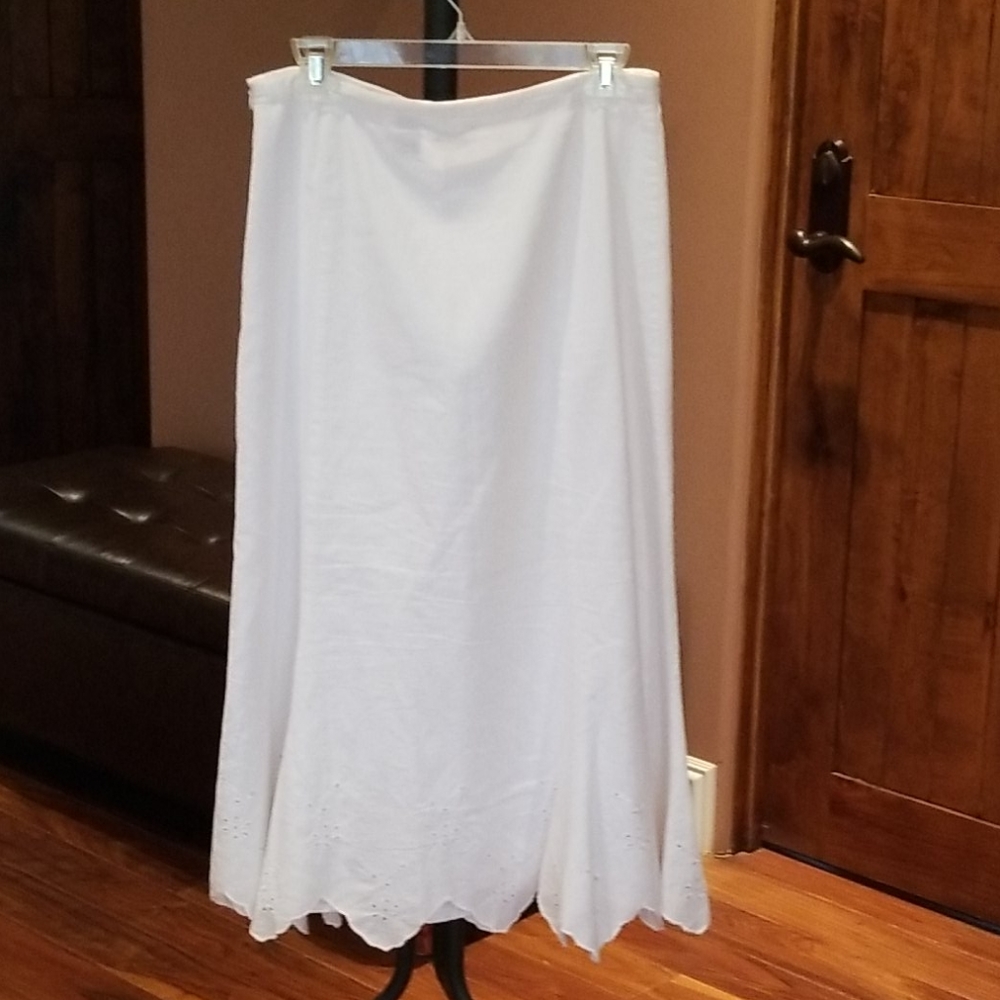 Beautiful Edward skirt. - Picture 2 of 4